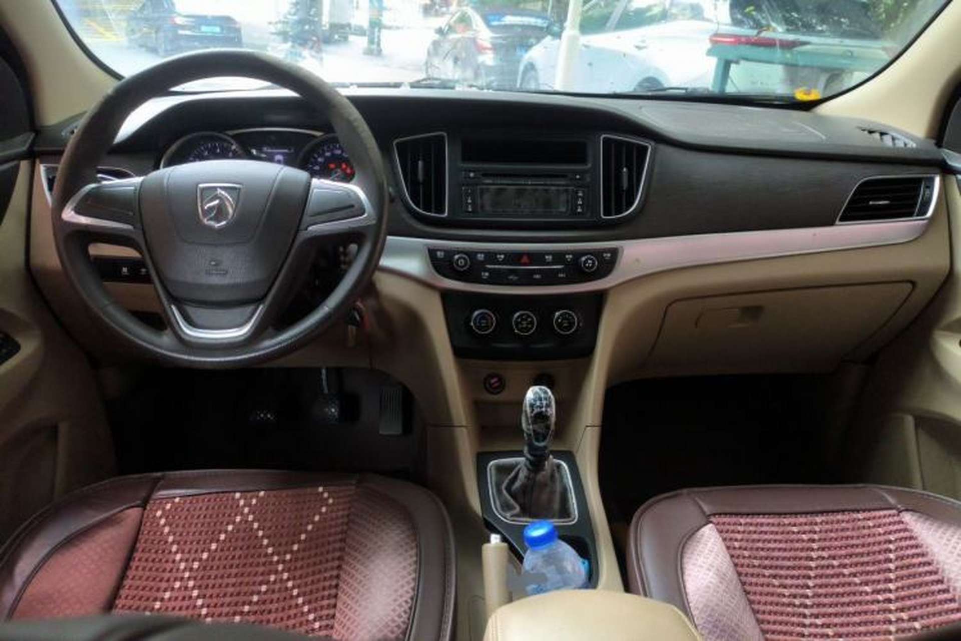 Used Baojun 730 2016 1.5T Manual Standard Version 7 Seats Center Console