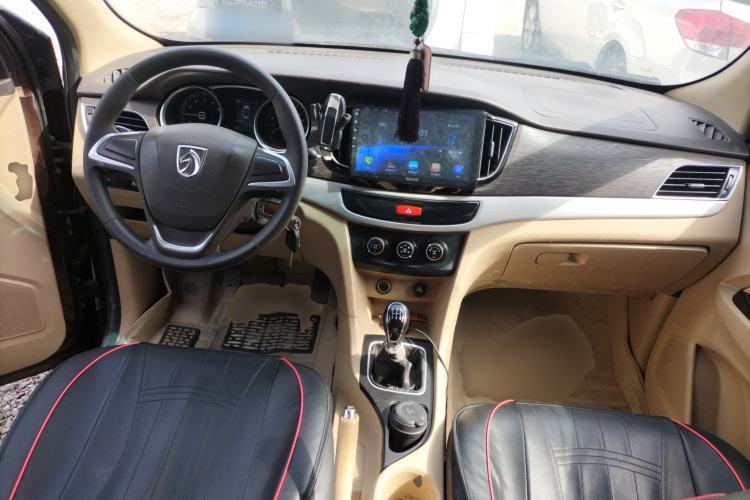 Used Baojun 730 2016 1.5L Manual Value Edition 7 Seats China V Emission Standard Center Console