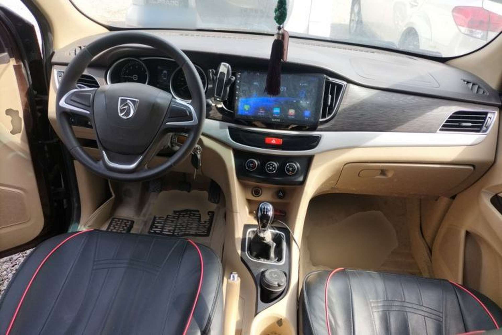 Used Baojun 730 2016 1.5L Manual Value Edition 7 Seats China V Emission Standard Center Console