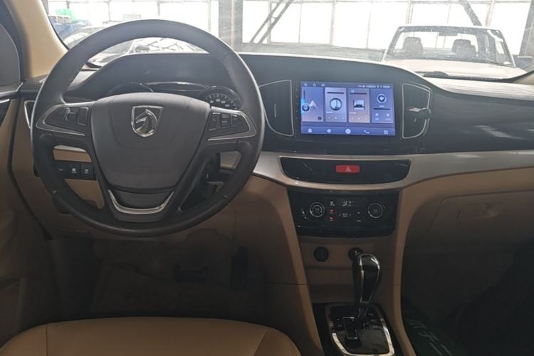 Used Baojun 730 2016 1.8L iAMT Luxury Model 7 Seats Center Console