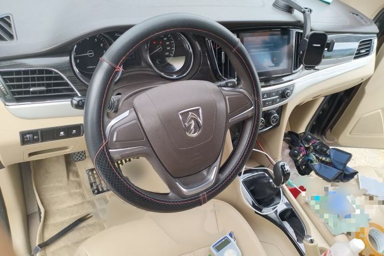 Used Baojun 730 2016 1.5L Manual Comfort Version 7 Seats China V Emission Standard Center Console