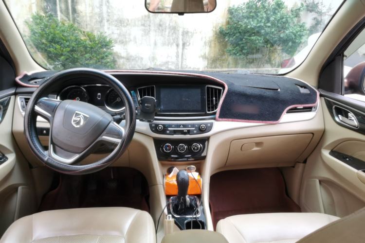 Used Baojun 730 2016 1.5L Manual Comfort Version 7 Seats China V Emission Standard Center Console