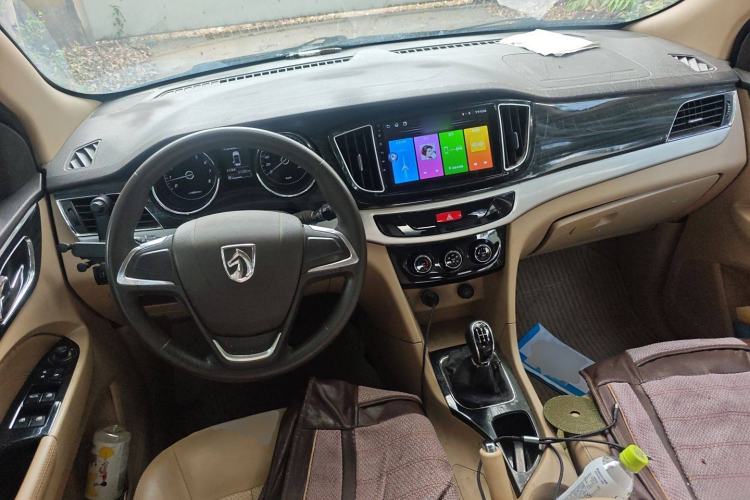 Used Baojun 730 2016 1.5L Manual Comfort Version 7 Seats China V Emission Standard Center Console