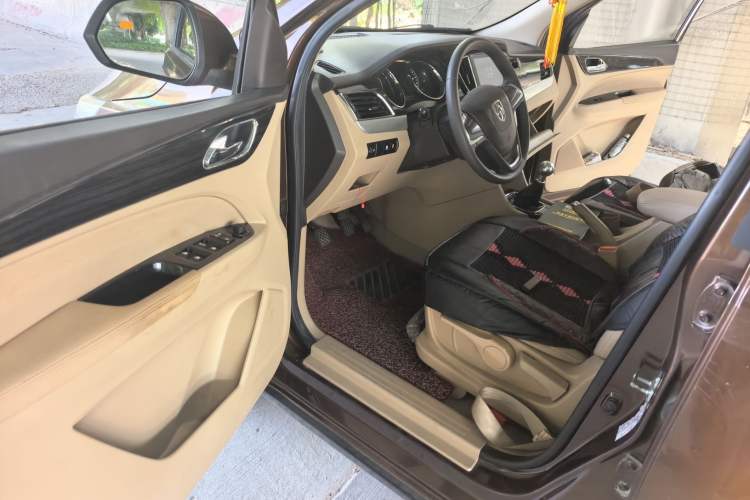 Used Baojun 730 2016 1.5L Manual Comfort Version 7 Seats China V Emission Standard Driver Seat