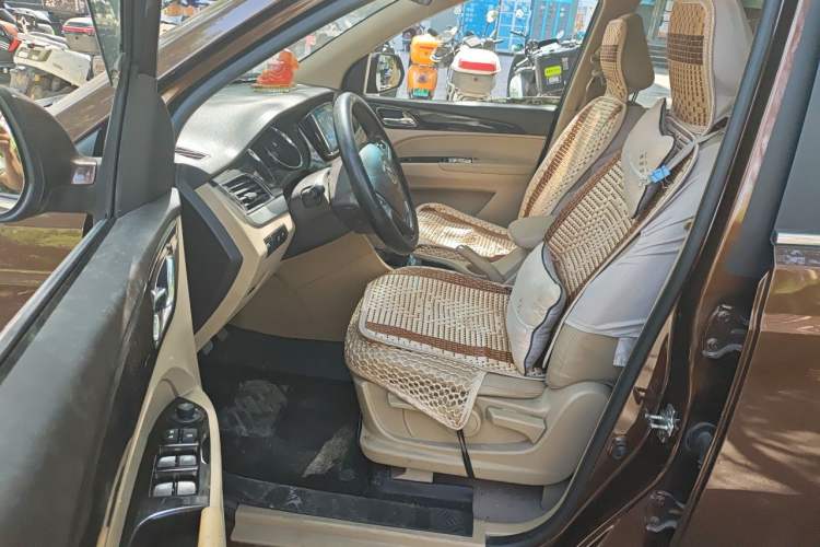 Used Baojun 730 2016 1.5L Manual Luxury Edition 7 Seats Driver Seat