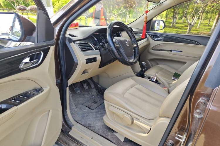 Used Baojun 730 2016 1.5L Manual Luxury Edition 7 Seats Driver Seat