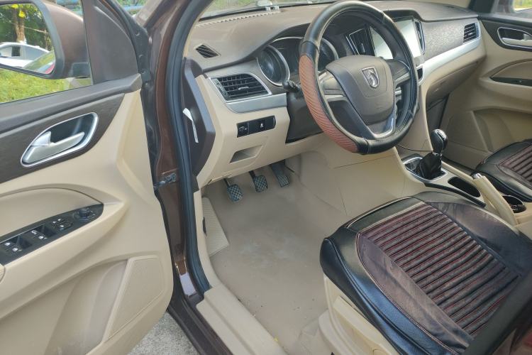 Used Baojun 730 2016 1.5L Manual Standard Version 7 Seats Driver Seat