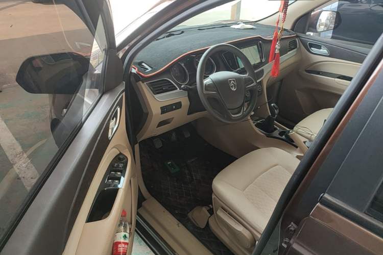 Used Baojun 730 2016 Revised 1.5L Manual Standard Version 7 Seats China V Emission Standard Driver Seat