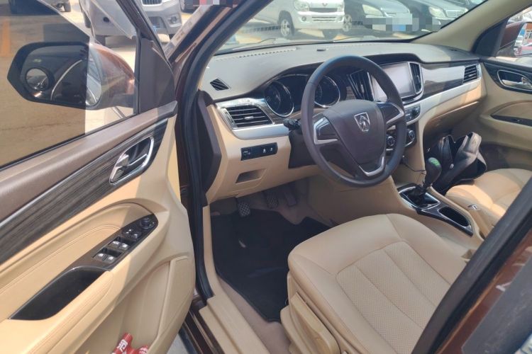 Used Baojun 730 2016 1.5T Manual Comfort Version 7 Seats Driver Seat