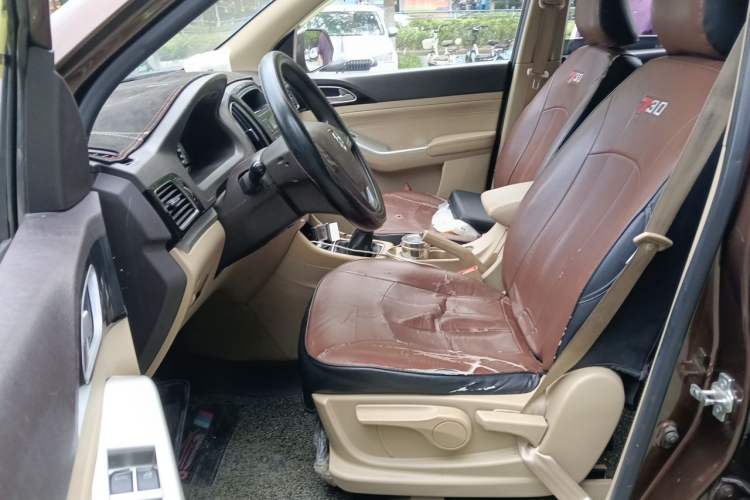 Used Baojun 730 2016 1.5L Manual Value Edition 7 Seats China V Emission Standard Driver Seat