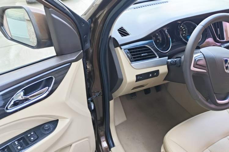 Used Baojun 730 2016 1.5L Manual Comfort Version 7 Seats China V Emission Standard Driver Seat