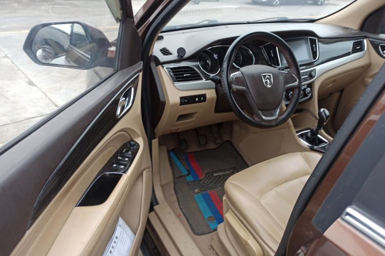 Used Baojun 730 2016 1.5T Manual Comfort Version 7 Seats Driver Seat