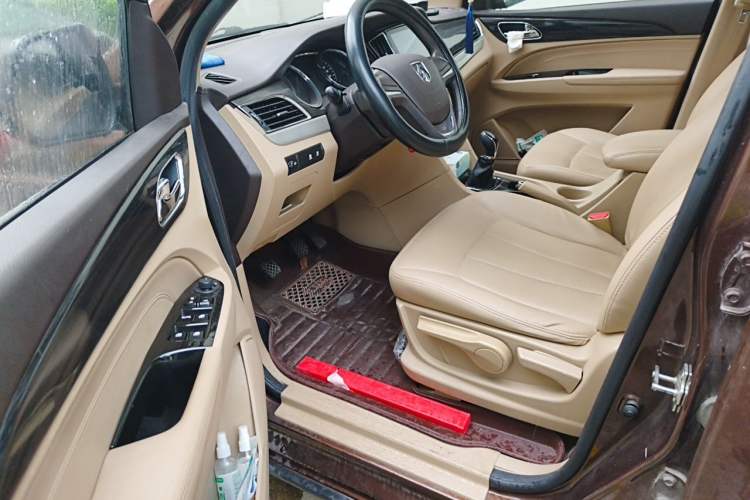 Used Baojun 730 2016 1.5L Manual Comfort Version 7 Seats China V Emission Standard Driver Seat