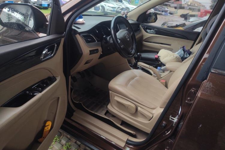 Used Baojun 730 2016 1.5T Manual Comfort Version 7 Seats Driver Seat