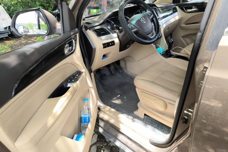Used Baojun 730 2016 1.5T Manual Luxury Edition 7 Seats Driver Seat