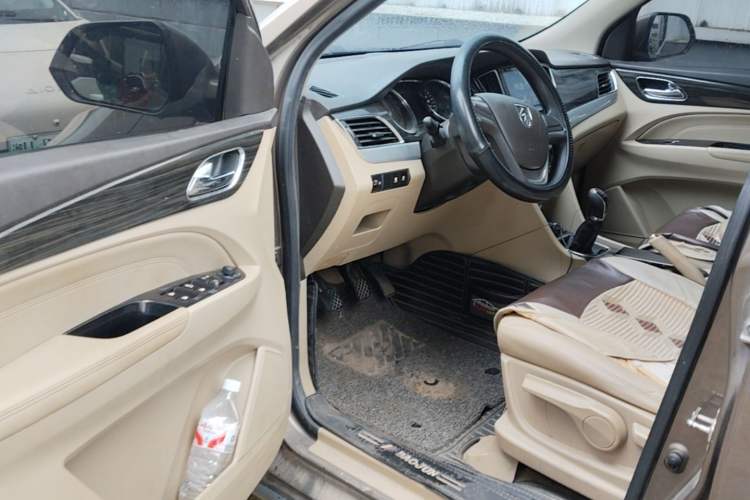 Used Baojun 730 2016 1.5L Manual Comfort Version 7 Seats China V Emission Standard Driver Seat