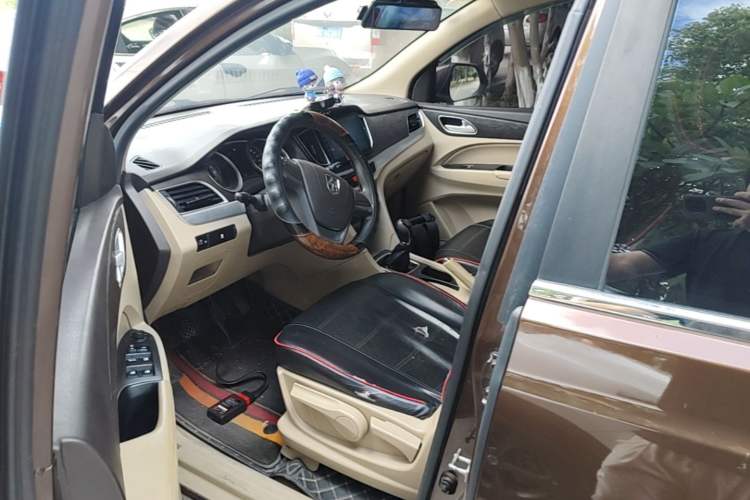 Used Baojun 730 2016 Revised 1.5L Manual Standard Version 7 Seats China V Emission Standard Driver Seat