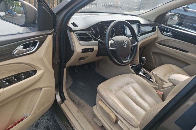 Used Baojun 730 2016 1.8L Manual Comfort Version 7 Seats Driver Seat