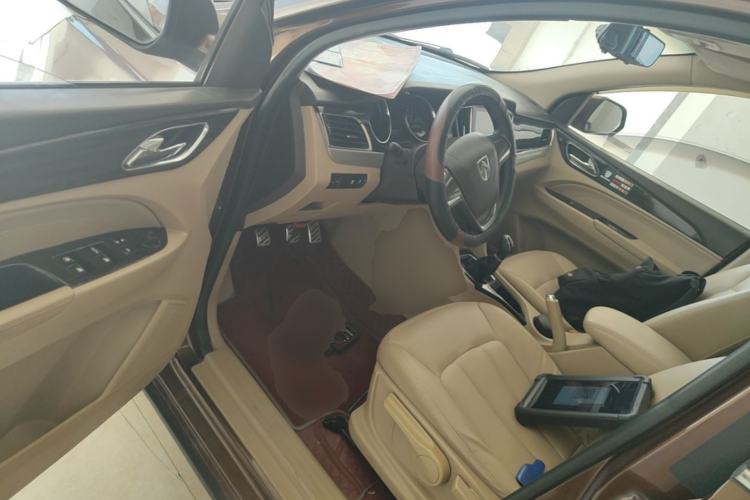 Used Baojun 730 2016 1.5L Manual Comfort Version 7 Seats China V Emission Standard Driver Seat