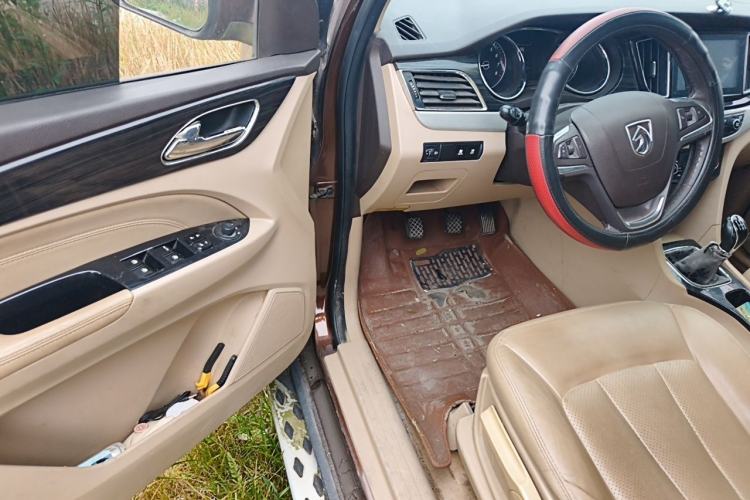 Used Baojun 730 2016 1.5L Manual Luxury Edition 7 Seats Driver Seat