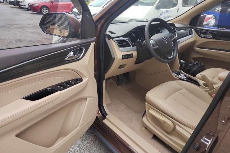Used Baojun 730 2016 1.8L iAMT Comfort Version 7 Seats Driver Seat