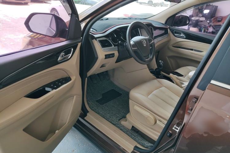 Used Baojun 730 2016 1.8L Manual Comfort Version 7 Seats Driver Seat