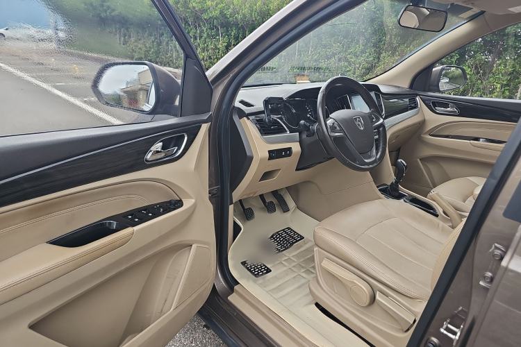 Used Baojun 730 2016 1.5T Manual Luxury Edition 7 Seats Driver Seat