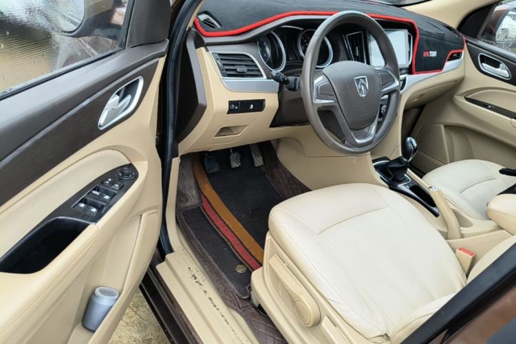 Used Baojun 730 2016 Revised 1.5L Manual Standard Version 7 Seats China V Emission Standard Driver Seat