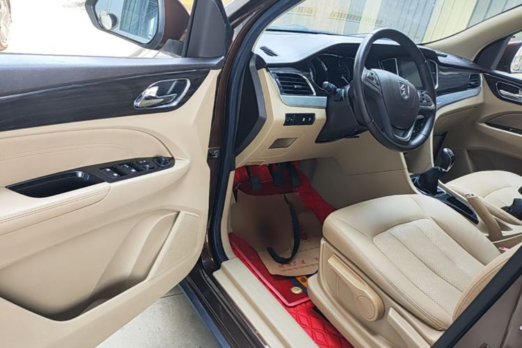 Used Baojun 730 2016 1.5L Manual Luxury Edition 7 Seats Driver Seat