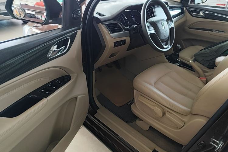 Used Baojun 730 2016 1.5L Manual Comfort Version 7 Seats China V Emission Standard Driver Seat