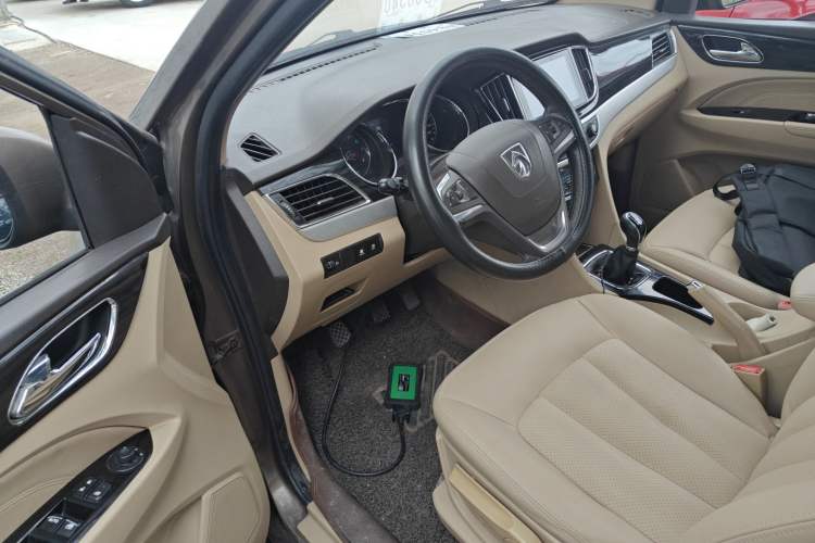 Used Baojun 730 2016 1.5L Manual Luxury Edition 7 Seats Driver Seat