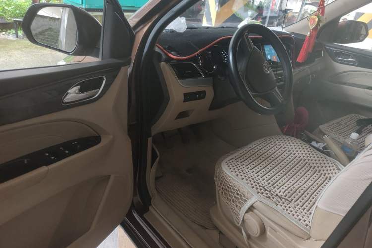 Used Baojun 730 2016 1.5L Manual Comfort Version 7 Seats China V Emission Standard Driver Seat