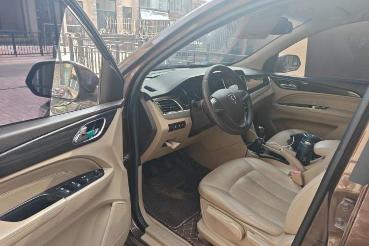 Used Baojun 730 2016 1.5L Manual Comfort Version 7 Seats China V Emission Standard Driver Seat