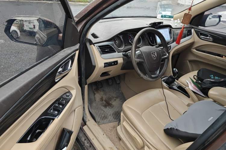 Used Baojun 730 2016 1.5L Manual Comfort Version 7 Seats China V Emission Standard Driver Seat