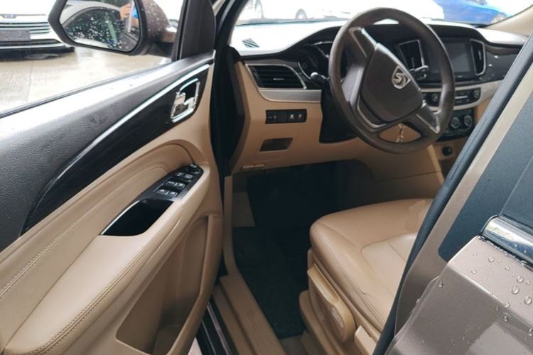 Used Baojun 730 2016 1.5L Manual Comfort Version 7 Seats China V Emission Standard Driver Seat