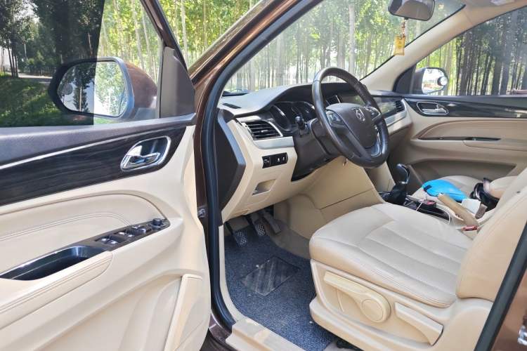 Used Baojun 730 2016 1.5L Manual Luxury Edition 7 Seats Driver Seat