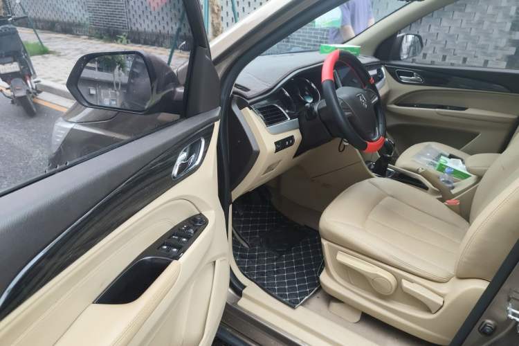 Used Baojun 730 2016 1.5L Manual Comfort Version 7 Seats China V Emission Standard Driver Seat