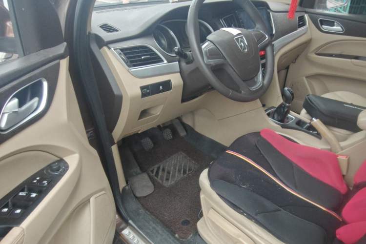 Used Baojun 730 2016 Revised 1.5L Manual Standard Version 7 Seats China V Emission Standard Driver Seat