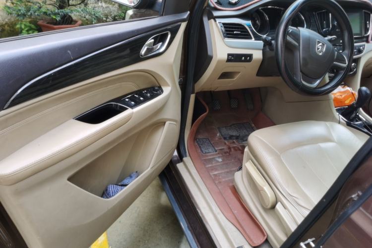 Used Baojun 730 2016 1.5L Manual Comfort Version 7 Seats China V Emission Standard Driver Seat