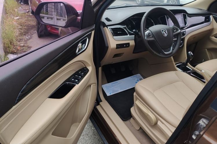 Used Baojun 730 2016 1.5T Manual Luxury Edition 7 Seats Driver Seat