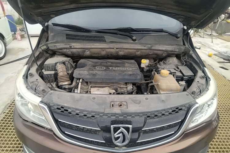 Used Baojun 730 2016 1.5T Manual Standard Version 7 Seats Engine Bay