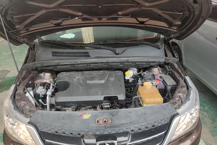Used Baojun 730 2016 Revised 1.5L Manual Standard Version 7 Seats China V Emission Standard Engine Bay