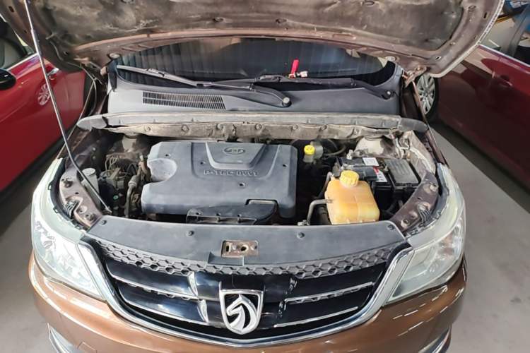Used Baojun 730 2016 1.5L Manual Comfort Version 7 Seats China V Emission Standard Engine Bay