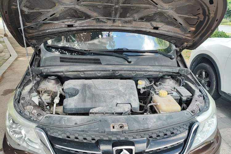 Used Baojun 730 2016 Revised 1.5L Manual Standard Version 7 Seats China V Emission Standard Engine Bay