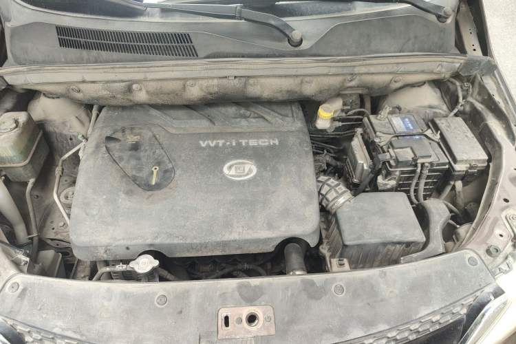 Used Baojun 730 2016 1.8L iAMT Luxury Model 7 Seats Engine Bay