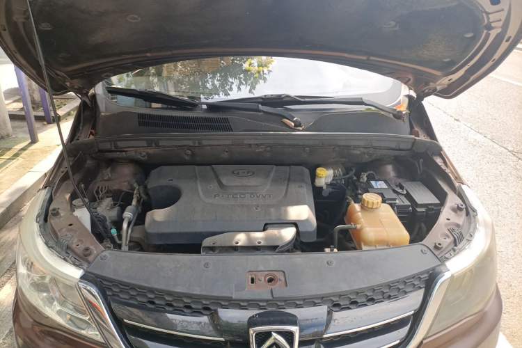 Used Baojun 730 2016 1.5L Manual Luxury Edition 7 Seats Engine Bay