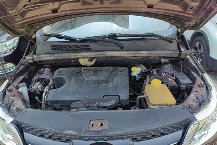 Used Baojun 730 2016 Revised 1.5L Manual Standard Version 7 Seats China V Emission Standard Engine Bay