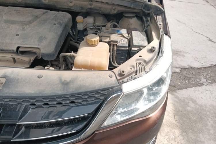 Used Baojun 730 2016 1.5L Manual Comfort Version 7 Seats China V Emission Standard Engine Bay Left