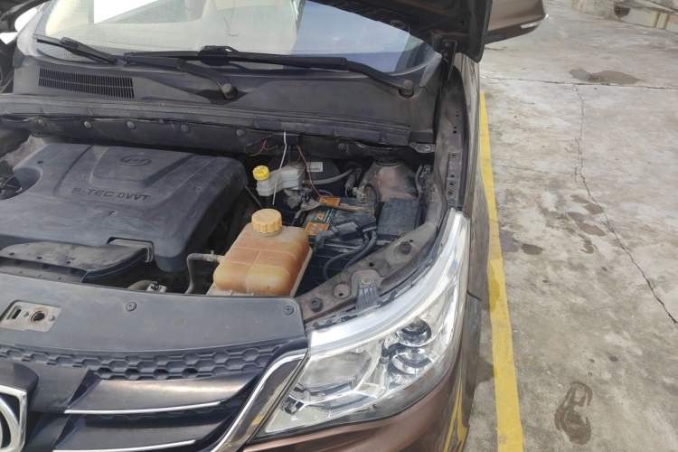 Used Baojun 730 2016 1.5L Manual Comfort Version 7 Seats China V Emission Standard Engine Bay Left