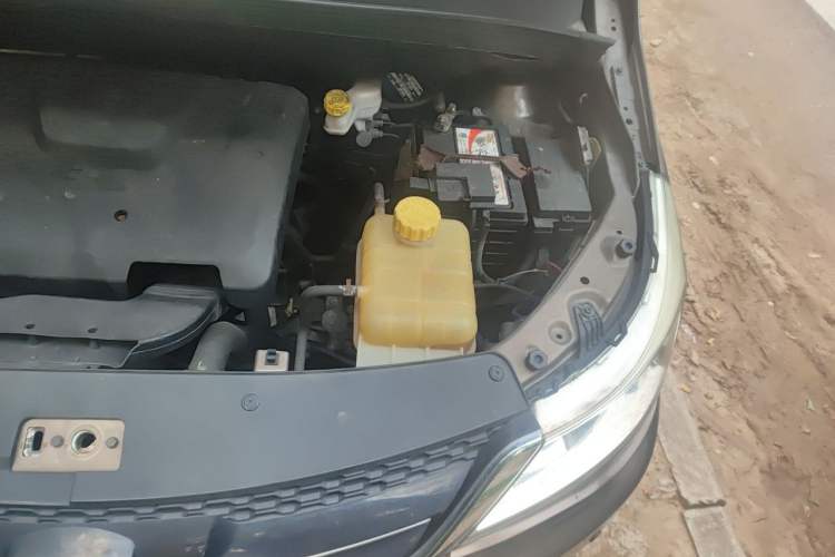 Used Baojun 730 2016 1.5L Manual Standard Version 7 Seats Engine Bay Left